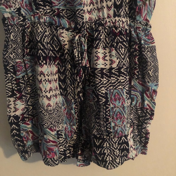 Cute Patterned Romper - Picture 3 of 6